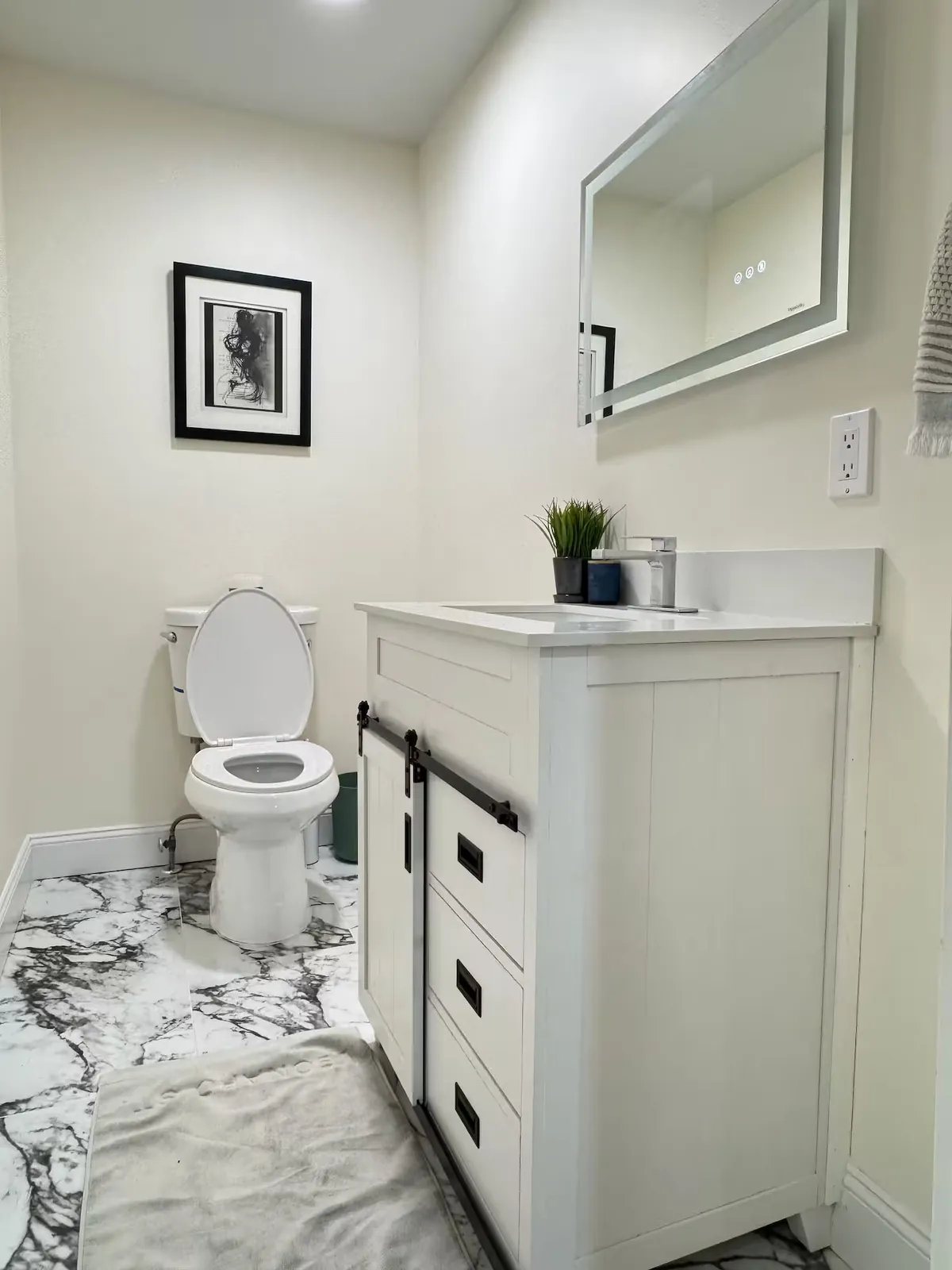 Freestanding soaking tub
